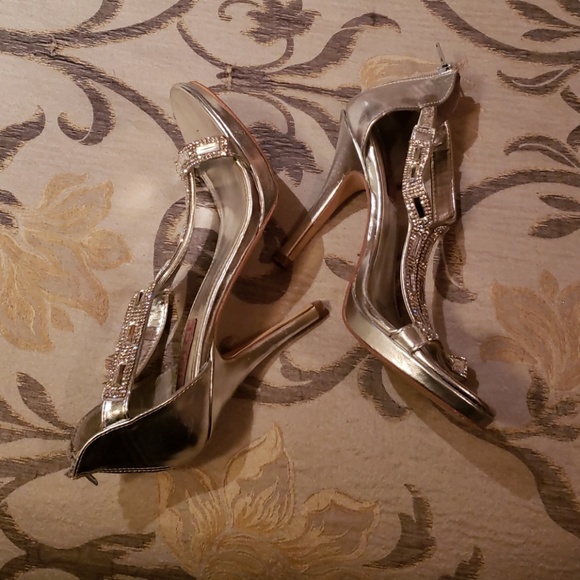 Shoes - Picture 3 of 4